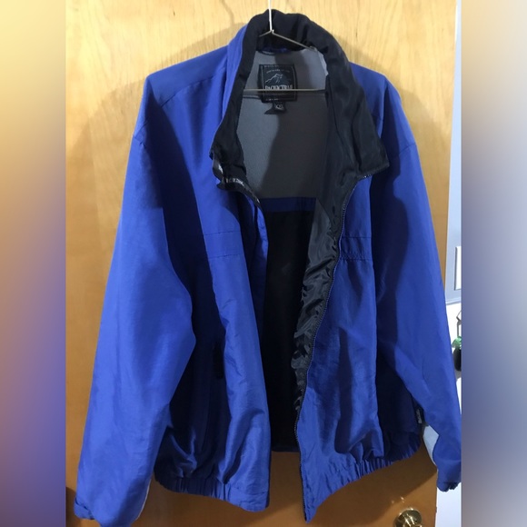 Men’s jacket.  From smoke free and pet free home.  XXL. Sturdy zippers - Picture 4 of 10